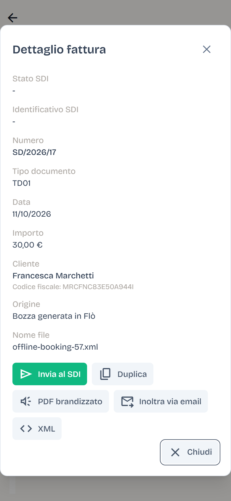 Il dettaglio di una bozza di fattura creata da una lezione, con il cliente, la riga della lezione, l'origine Bozza generata in Flò e il pulsante Invia al SDI.
